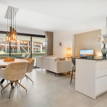 Luxury 3br With Private Terrace Apartment *